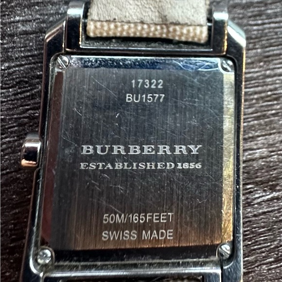 BURBERRY- Classic and Cic Ladies Nova Check Watch. Includes original boxes. - Picture 6 of 7